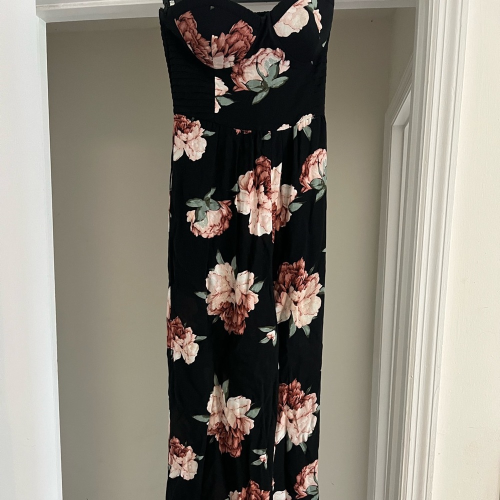 Band of Gypsies Women’s strapless floral jumpsuit.